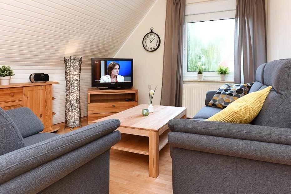 Ferienwohnungen Haus Gezeiten ノイハルリンガージール エクステリア 写真